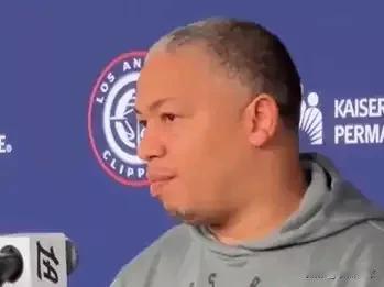 卢：从教练组到球员，我们都必须拿出更出色的表现，每个人都该照照镜子！

NBA常