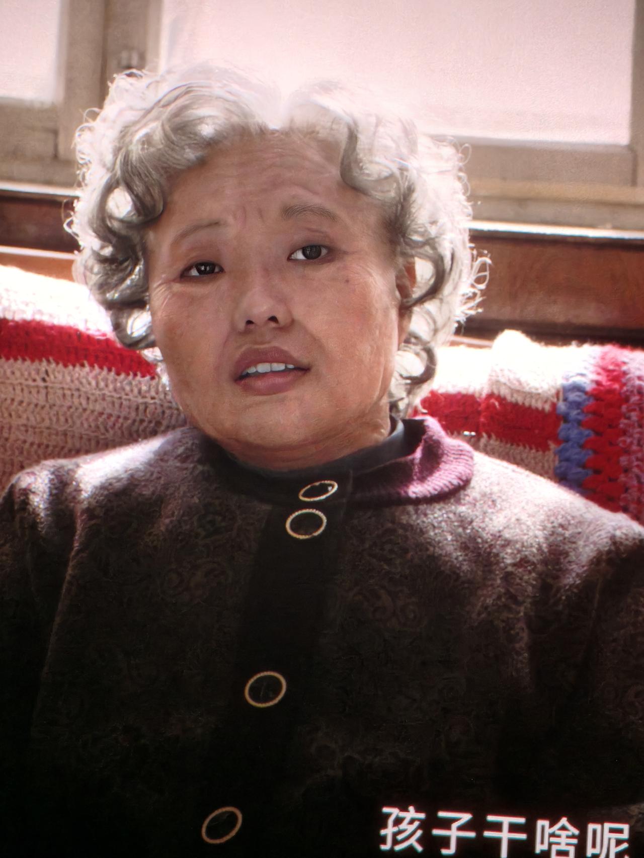 李雪琴，电影《飞行家》里的女主，演的真不错，真不愧是北大才女，靠脱口秀脱颖而出，