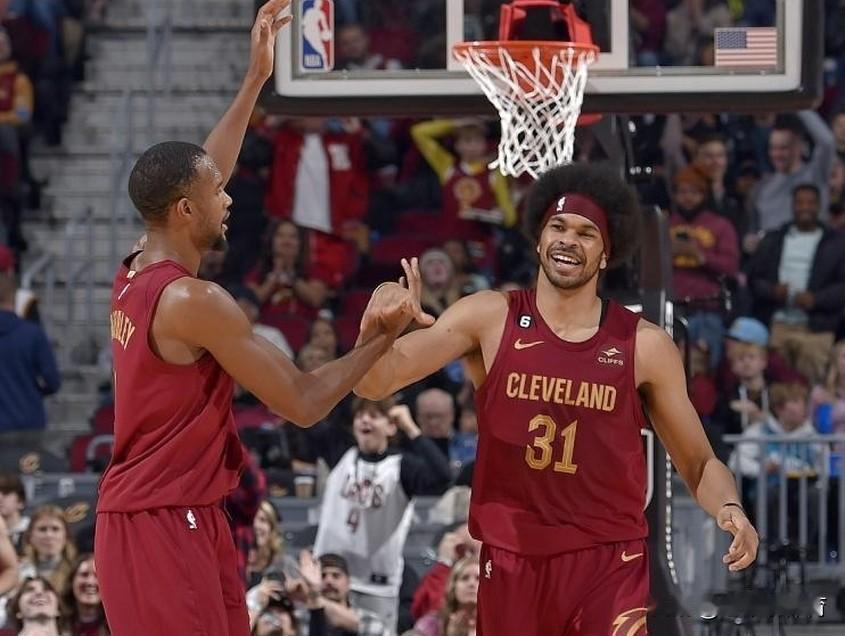 被爆炸头掩盖了真实身高，阿伦还是矮了点！
今天骑士对阵黄蜂的比赛上半场，和阿伦对