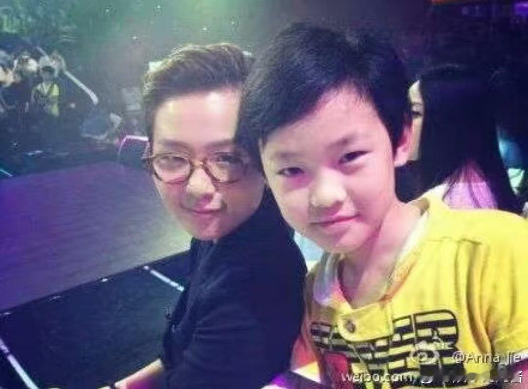 周笔畅钟辰乐合作曲钟辰乐中文特辑feat周笔畅NCT钟辰乐首张中文特辑《灿》倒计