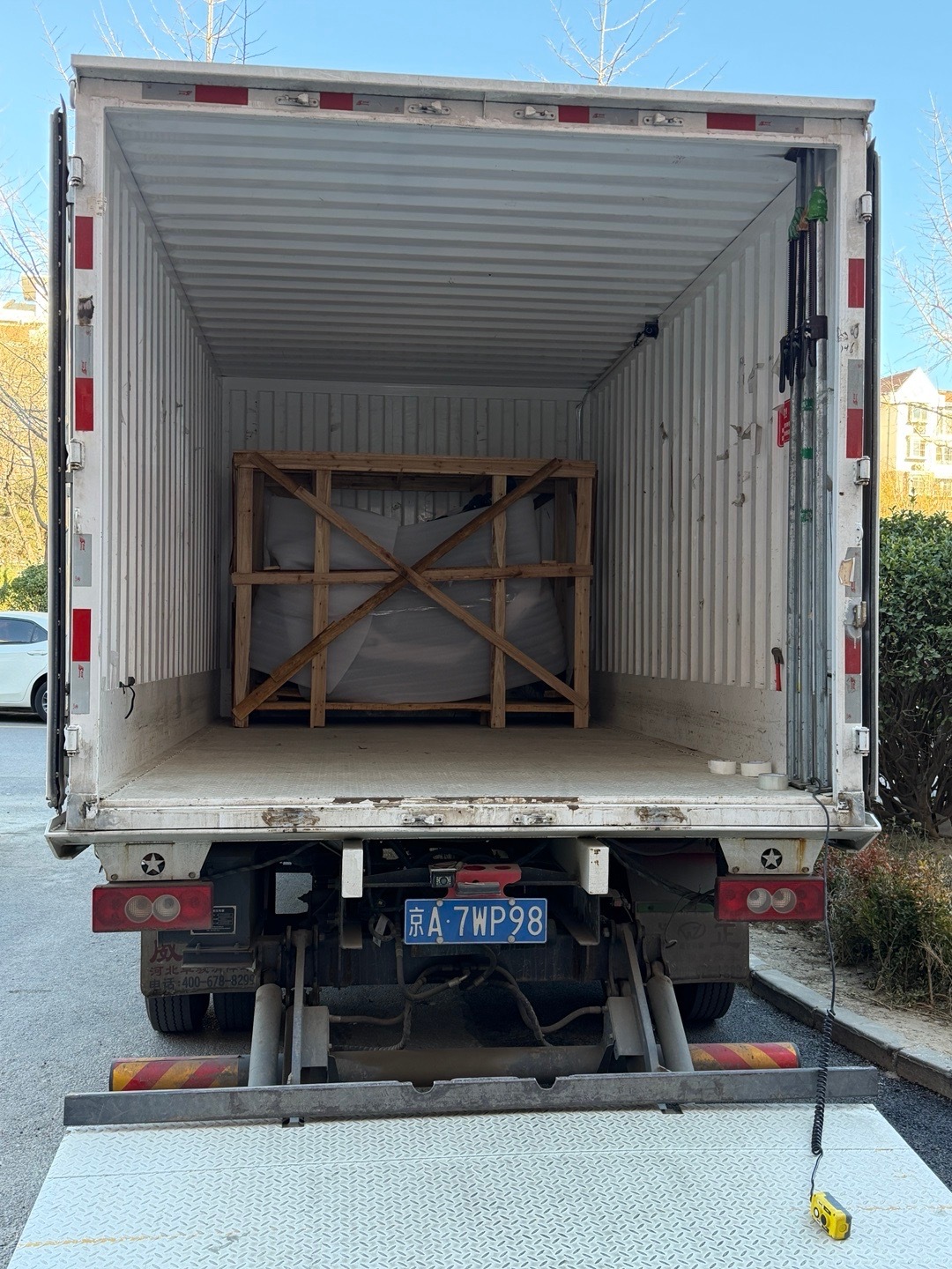 来了一台还没发布的电摩据说是什么旗舰，明天试试