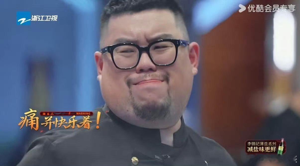 黑麒麟小胖半小时连炒11锅宫保鸡丁炙热游戏百厨大战从专注掌勺到累瘫在地，黑麒麟小