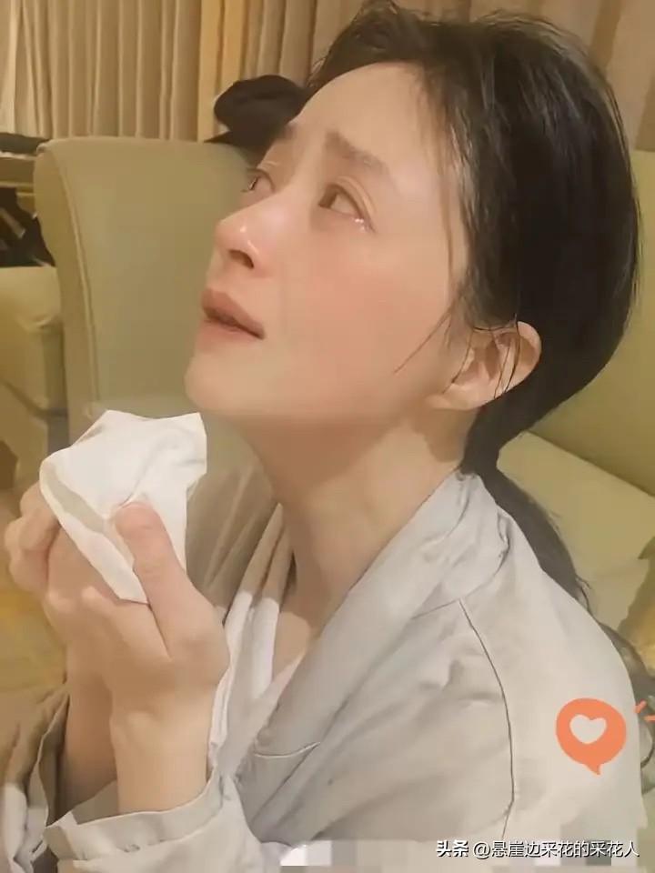 蒋欣深夜痛哭，这事刚冲上热搜！11月5日，42岁的她大半夜没睡，喝了点小酒就忍不