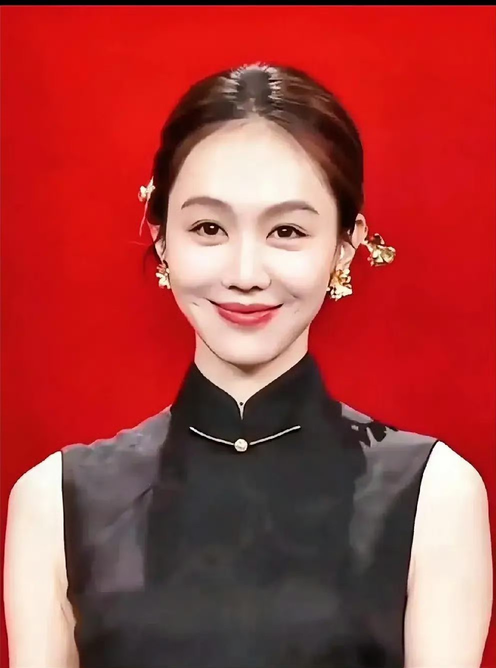 终于理解李乃文面对姜妍时为什么会那么羞涩了！ 姜妍国泰民安端庄大气的美。 