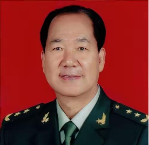 潘瑞吉，1945年10月生，浙江省温州市人，出生在永嘉县渠口乡泰石村一户普通农民