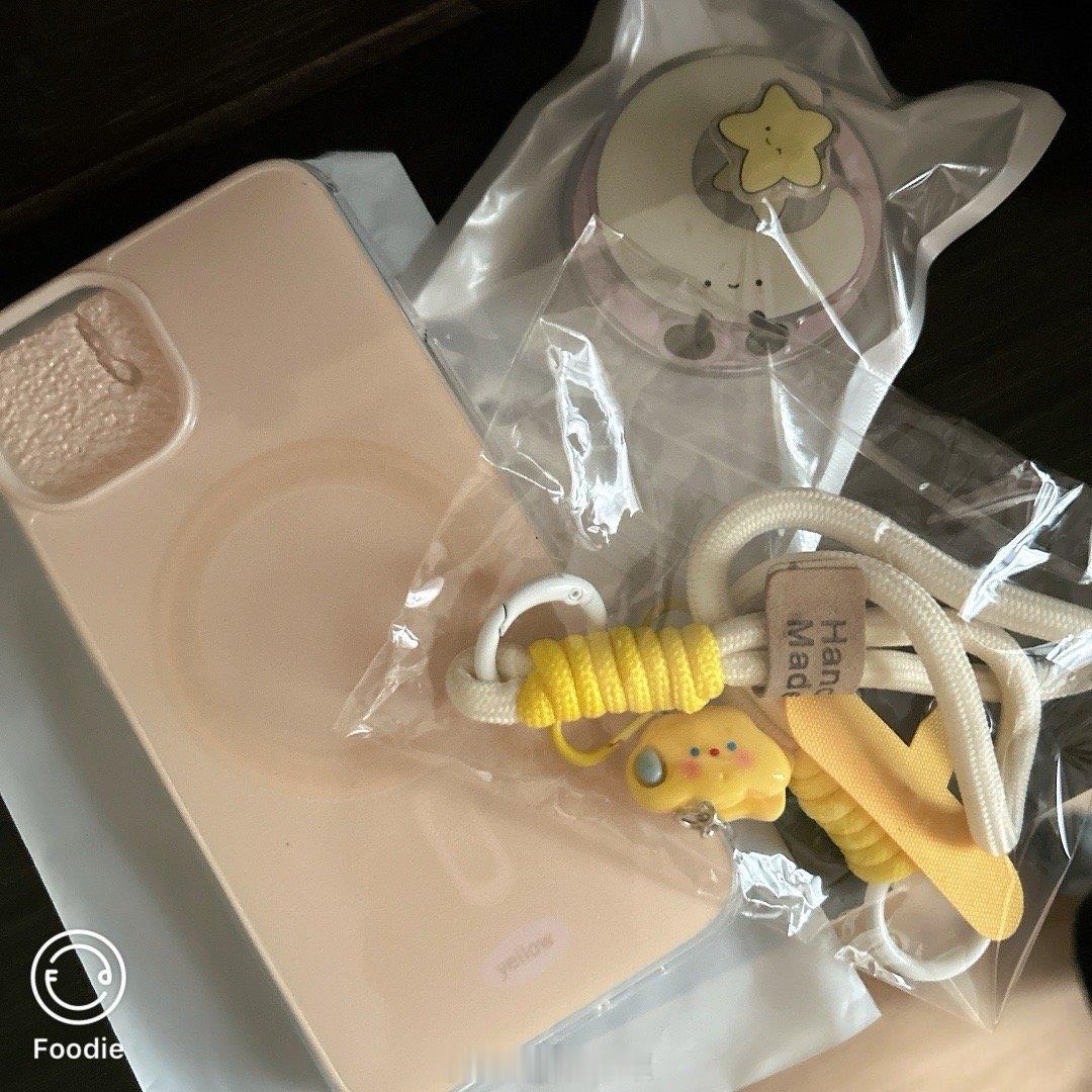 王星越[超话]  最近入手的一些🌟🌙元素，接下来就期待桃星星回家喽[期待]​
