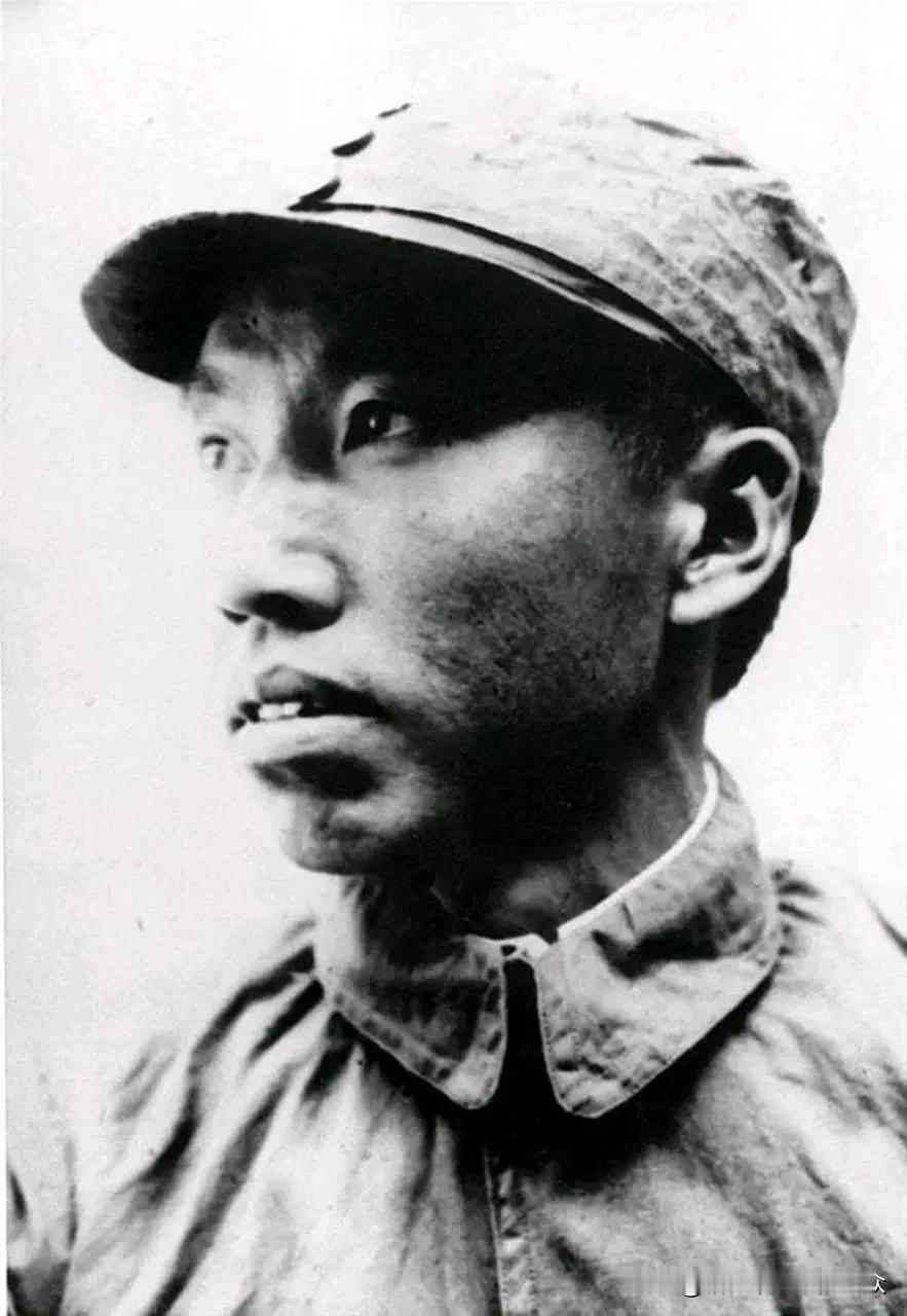 1944年，八路军干部陈克被俘，临刑前，一名“汉奸”自告奋勇充当行刑人，两声枪响