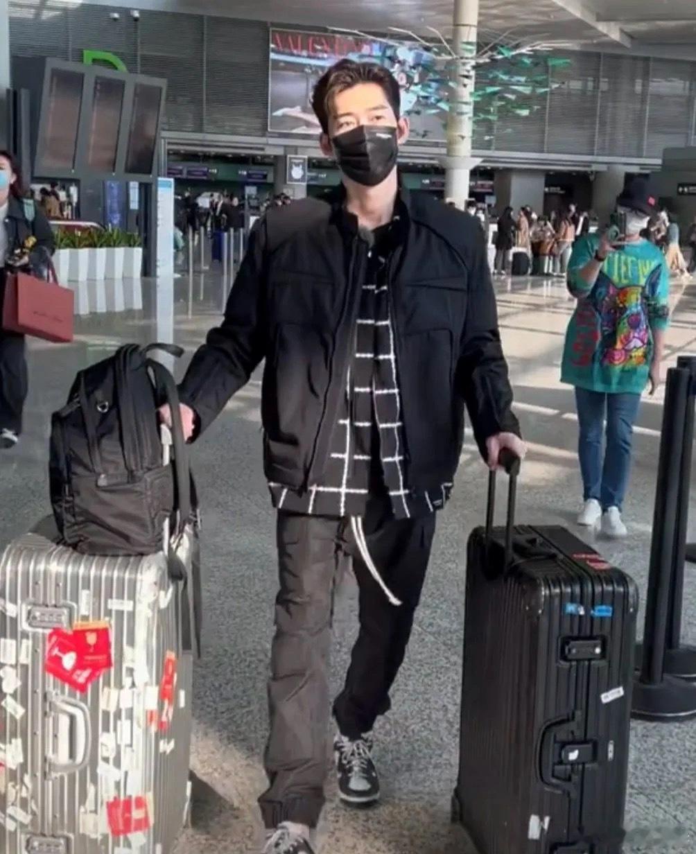 #花儿与少年好友记# 开启录制，秦海璐、赵昭仪、秦岚、张翰确定加入。网友：花儿与