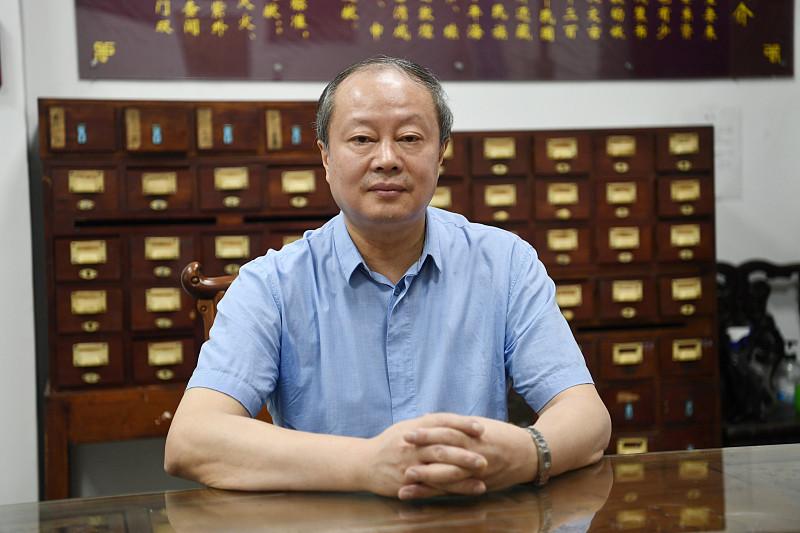 一位中医博士给出的长寿秘诀：长寿口诀：若要不死，肠中无屎；若要年轻，必须肠清；若