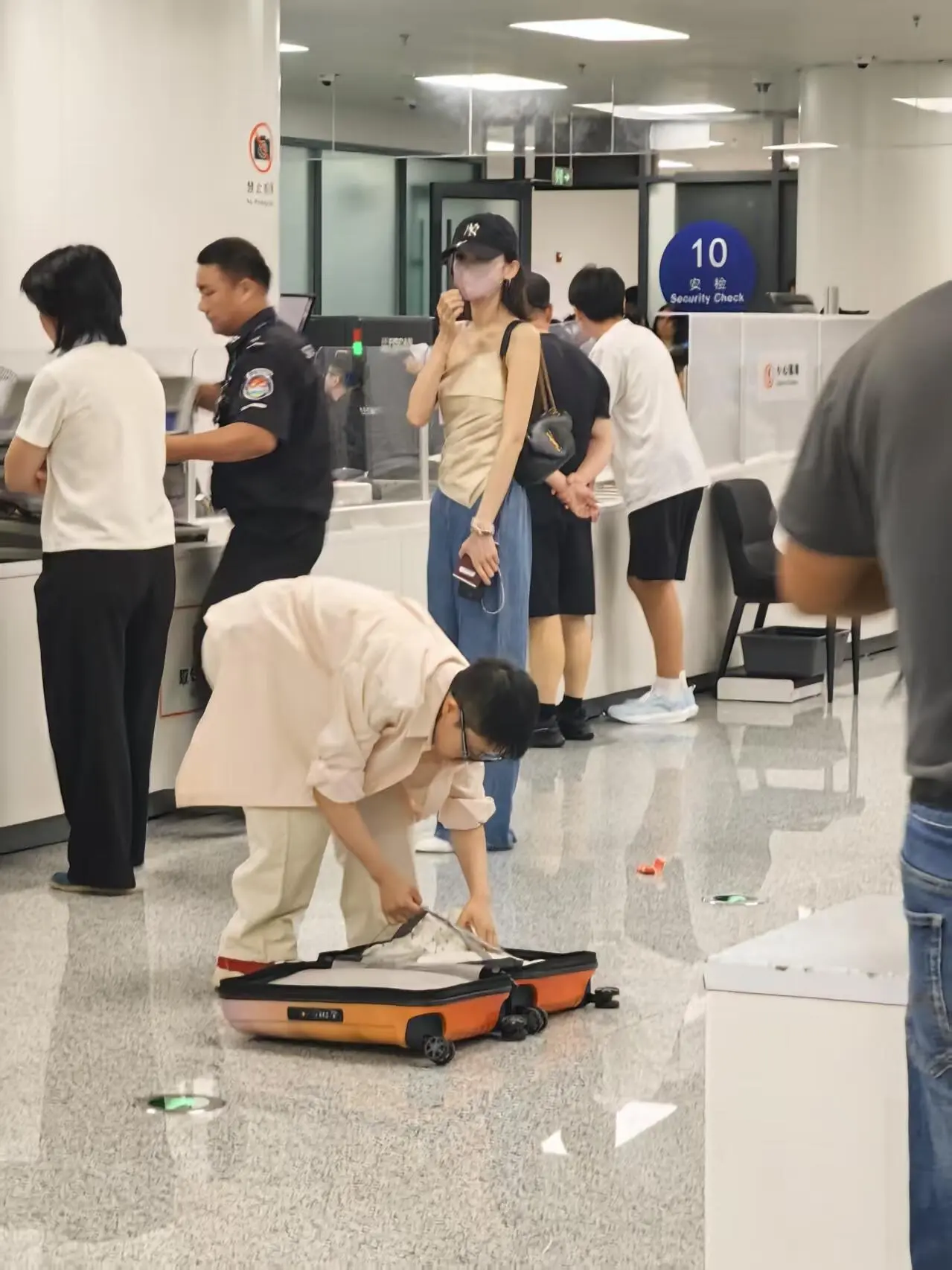 带着帽子口罩也能看得出来是大美女的程度！cr：🥽wanyi3/荔枝拿铁