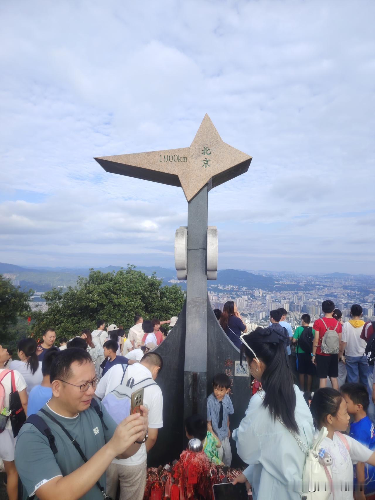 2009年来到广州，今年是第17个年头。

17年以来爬过七八次白云山，第二次上
