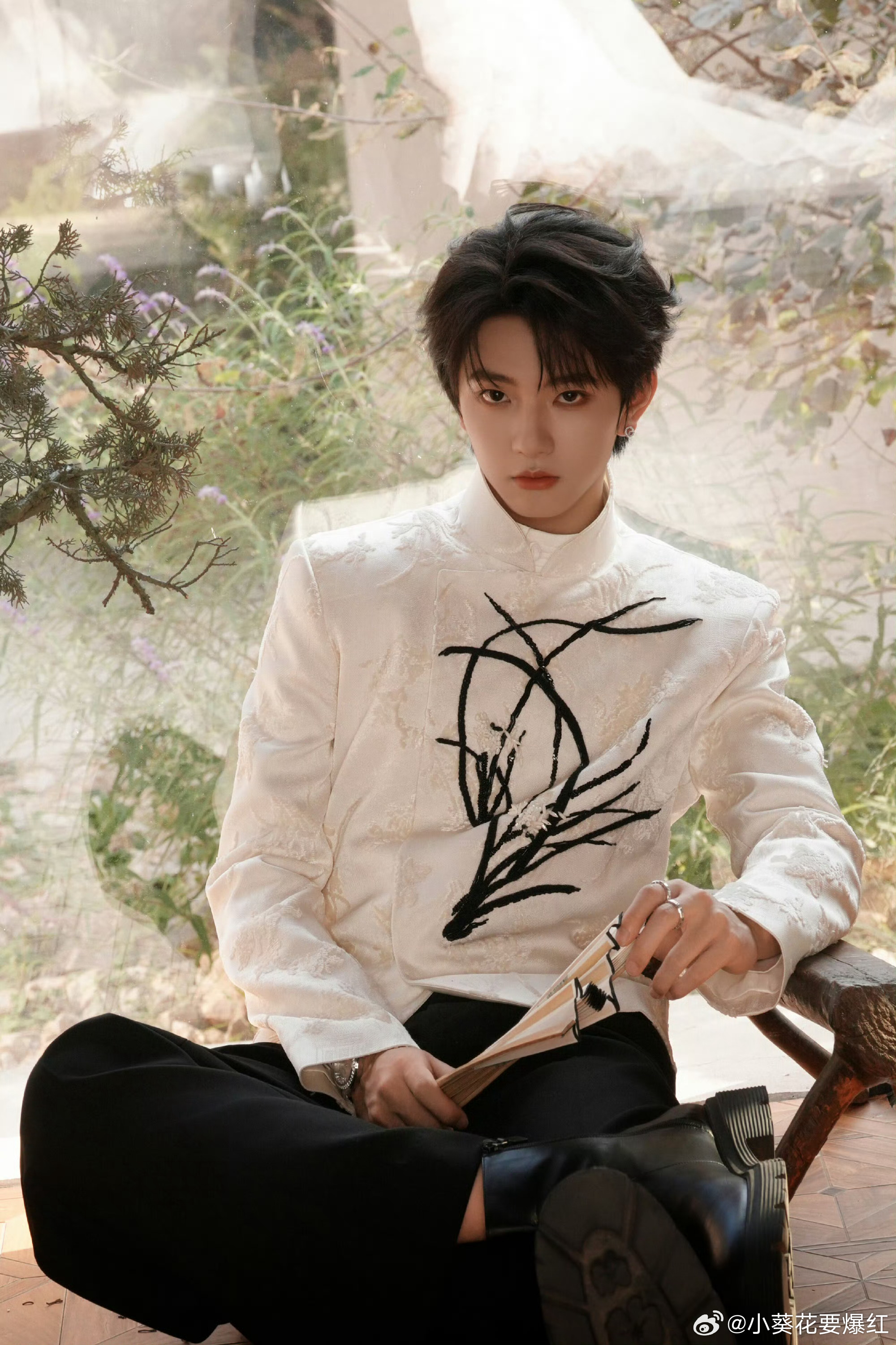 那就期待歌手、演员穆祉丞吧！[抱一抱]穆祉丞的前缀没了 ​​​