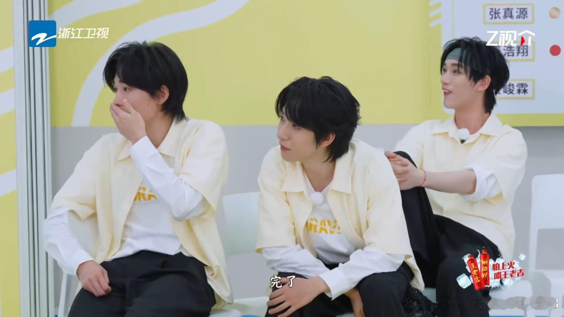 刘耀文夸李昀锐太有劲了奔跑吧 刘耀文被李昀锐和其他人围剿撕掉名牌，电梯复盘时第一