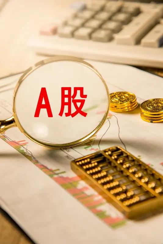 我感觉当前A股市场暗藏不少机会。从政策角度看，国家大力支持的新能源、半导体等行业