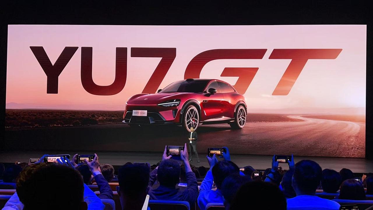 今天的重磅新品就是小米YU7GT啦
原汁原味纯血GT，标志性长车头，拥有跑车级宽