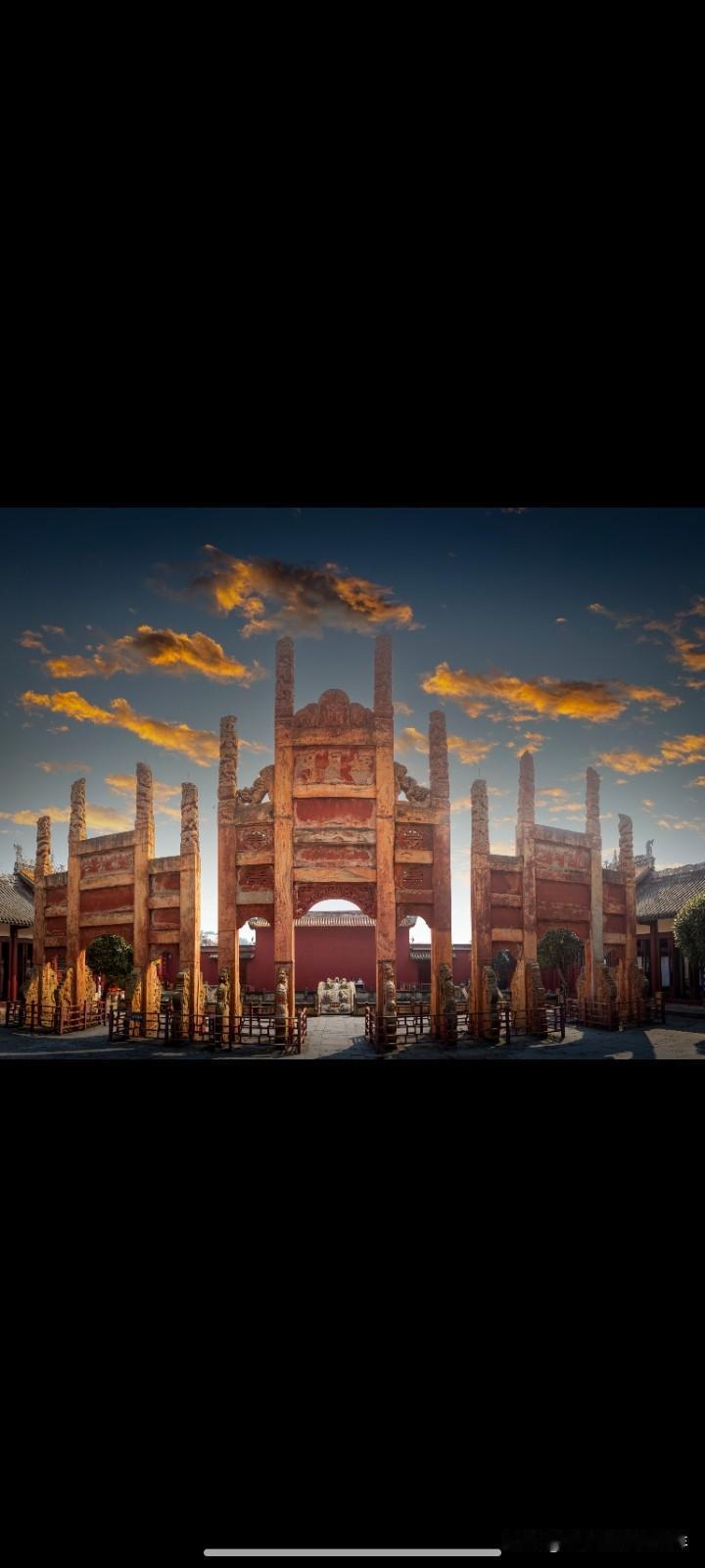 一砖一石，皆是西蜀才子的风骨。

富顺文庙的核心建筑——棂星门，也是“才子之乡”