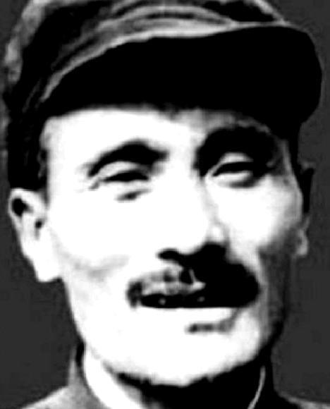 1943年，当年用烟锅敲过陈老总脑袋的谭余保，赴延安参加会议。在学习讨论时，因陈