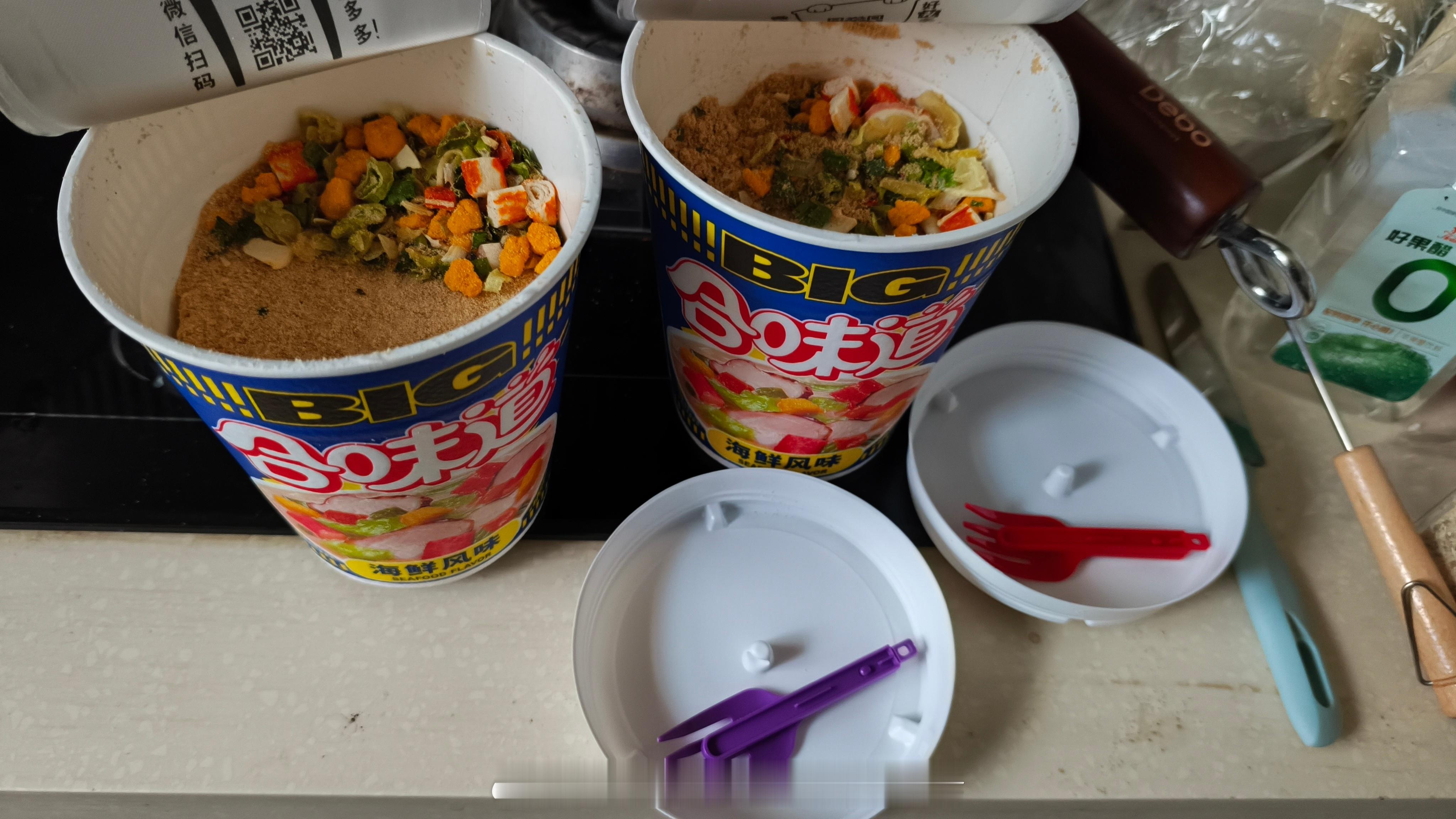 加班，我和雪姐的工作餐，第一反应我去咱俩今天是鱼吱粉丝… 