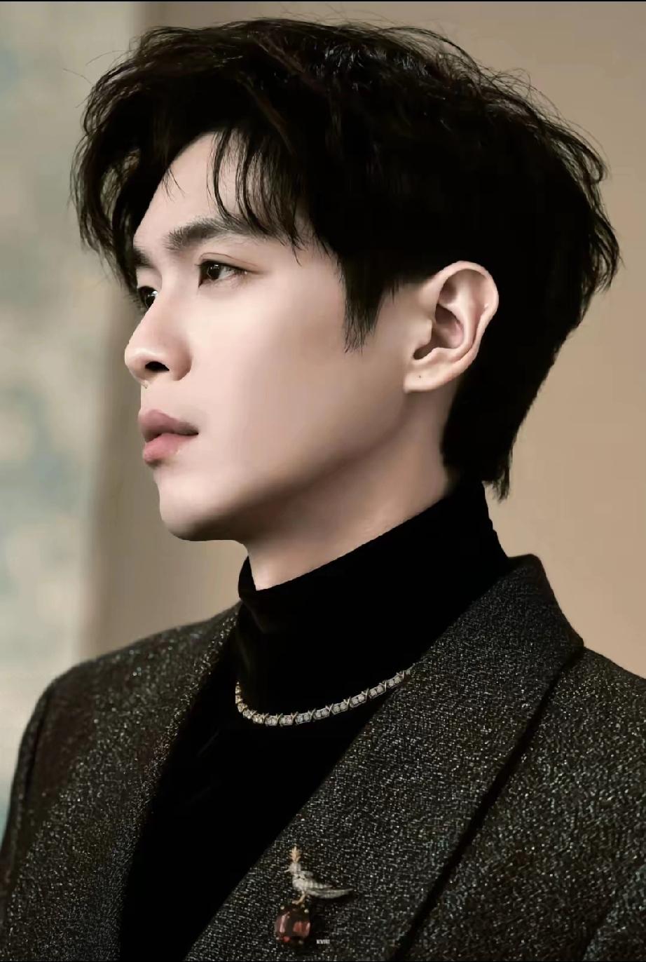 张若昀亮相2026品质盛典！实力演员实至名归，红毯状态封神
 
    2026