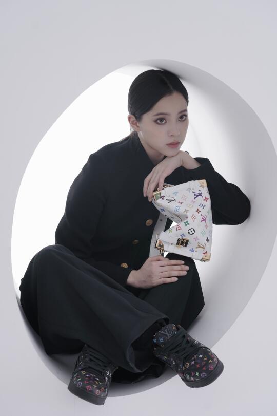 欧阳娜娜｜LV村上隆👜
