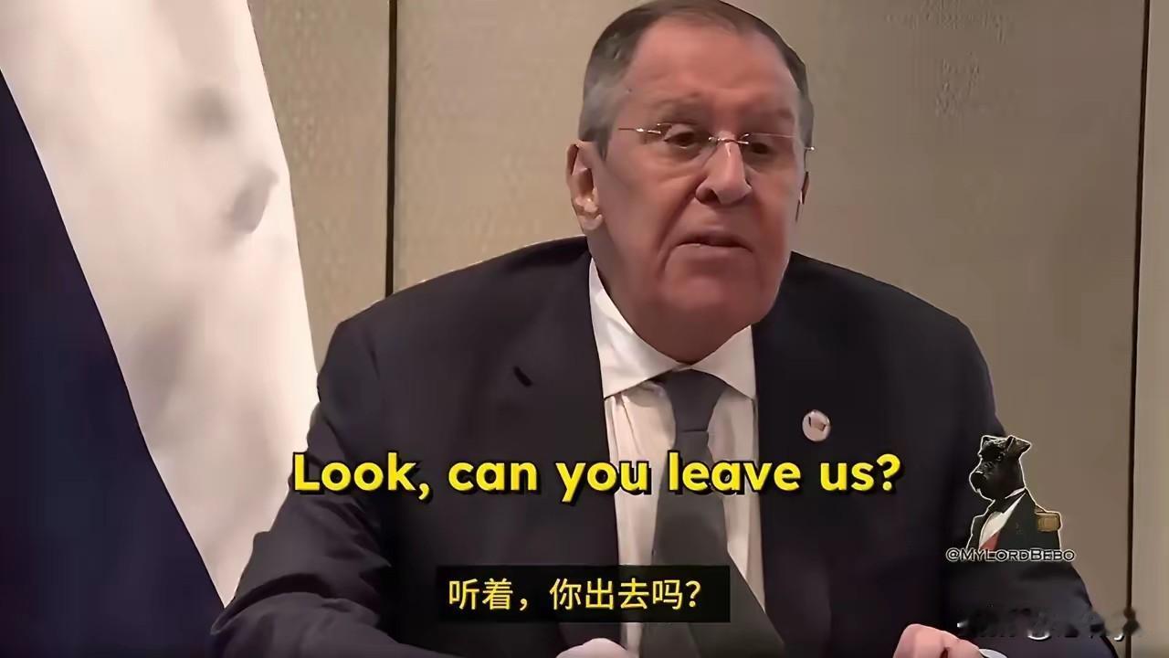 俄外长怒批记者。5月15日，正在印度访问的拉夫罗夫在记者会上，被台下一名记者接连
