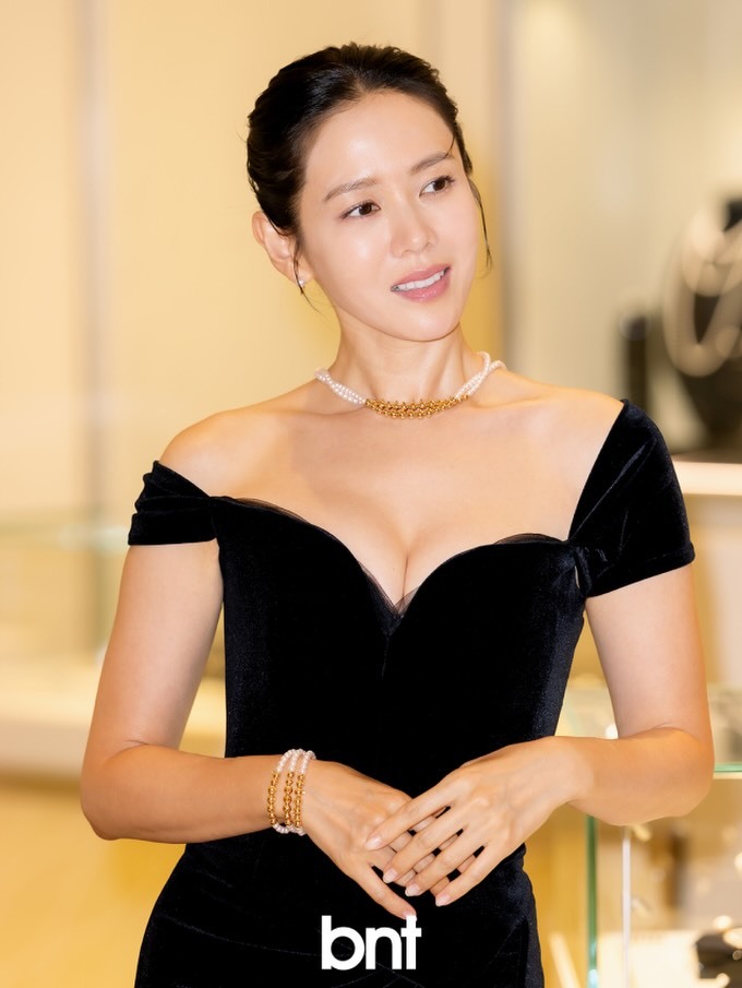 孙艺珍  yejinhand更新어머나!! 사진 무슨 일이죠?!🥰😍감사합