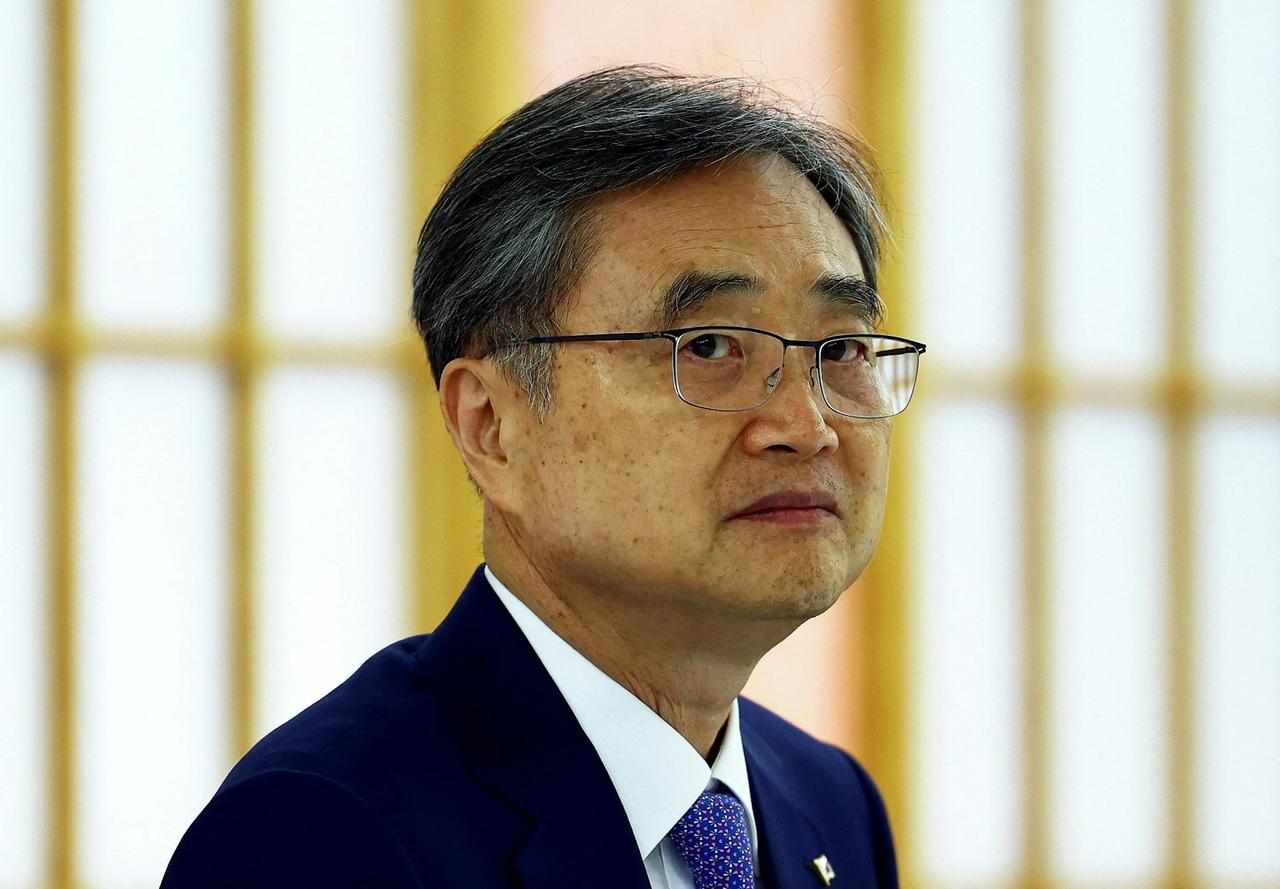 韩国外交部长赵显访问美国，处理300多名韩国公民遭美国移民管理部门拘留问题。他9