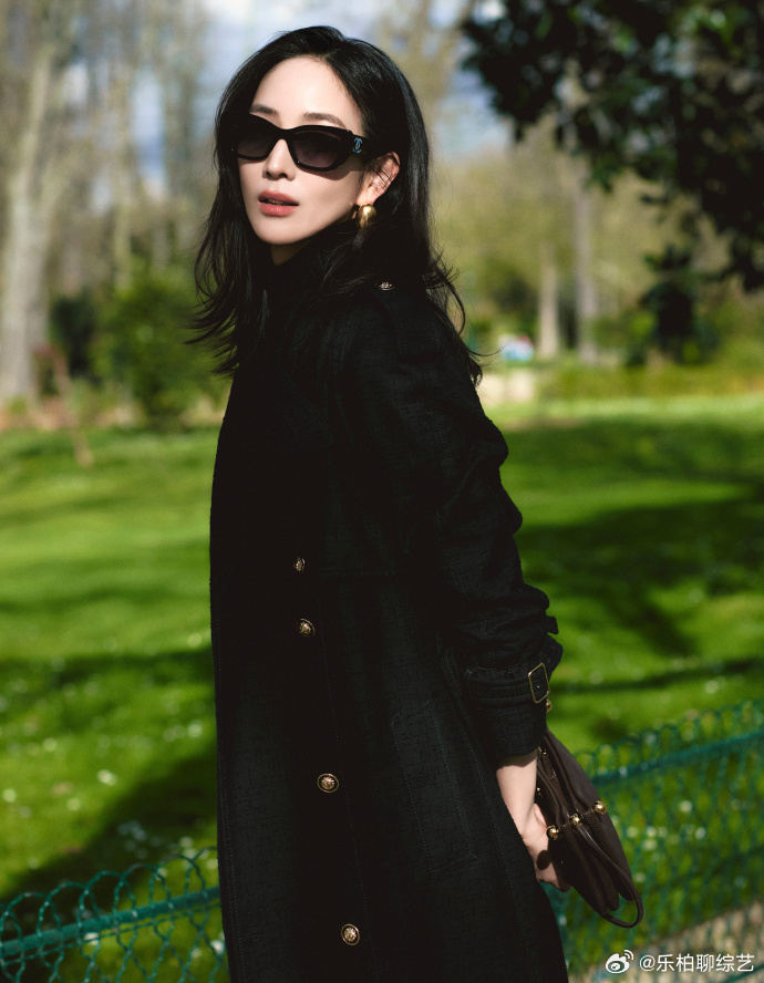 张钧甯巴黎随拍 成熟女性的韵味，真的是妥妥的戳中了我的审美点，张钧甯巴黎随拍，完