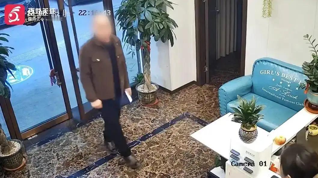 “太丢人了！”浙江德清，一男子去足浴店按摩放松，谁知做完项目却从后门偷偷溜走，后