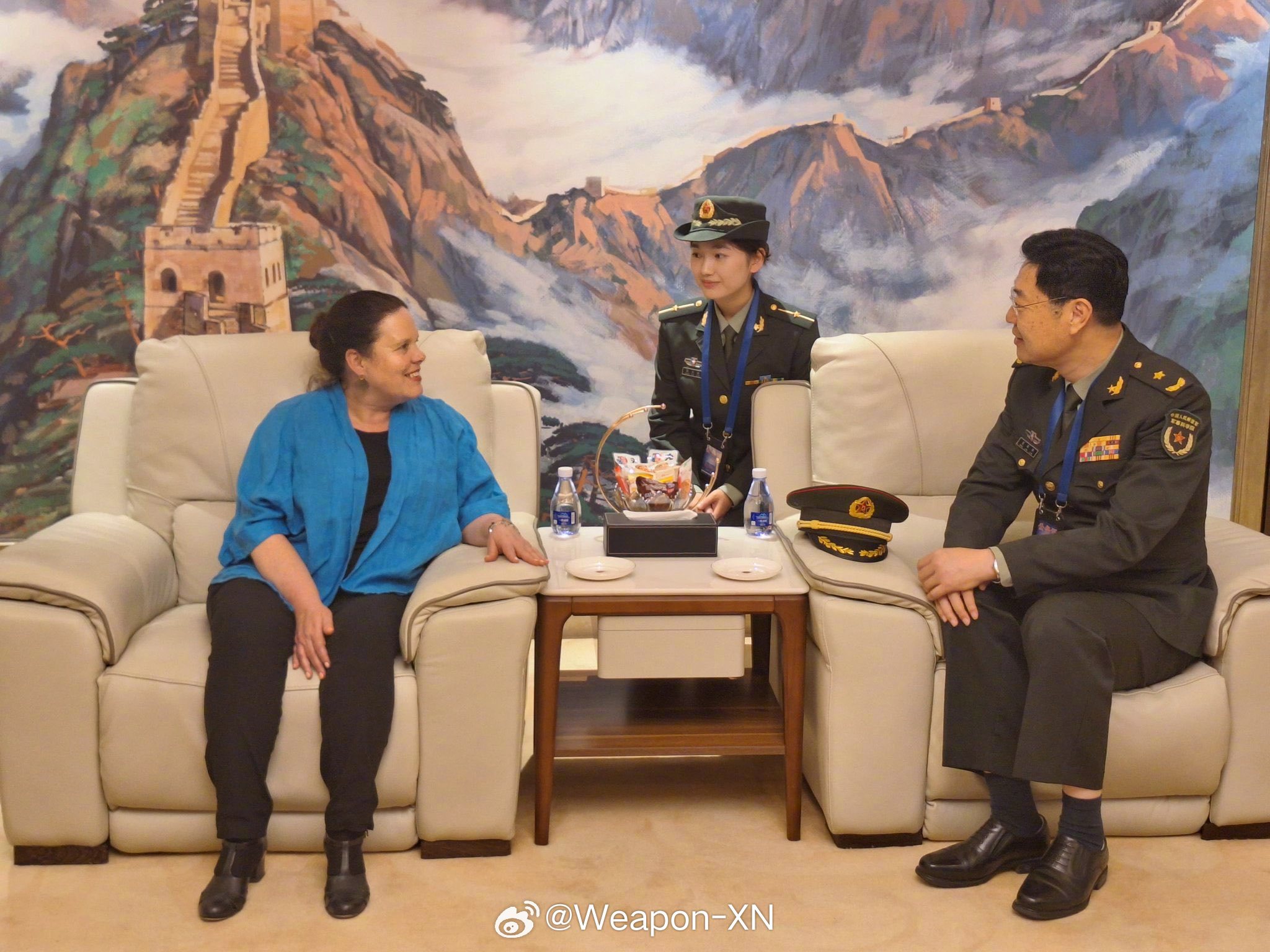 #兵器影像[超话]# 智利国防部长玛雅·费尔南德斯·阿连德抵达中国访问，以发展两