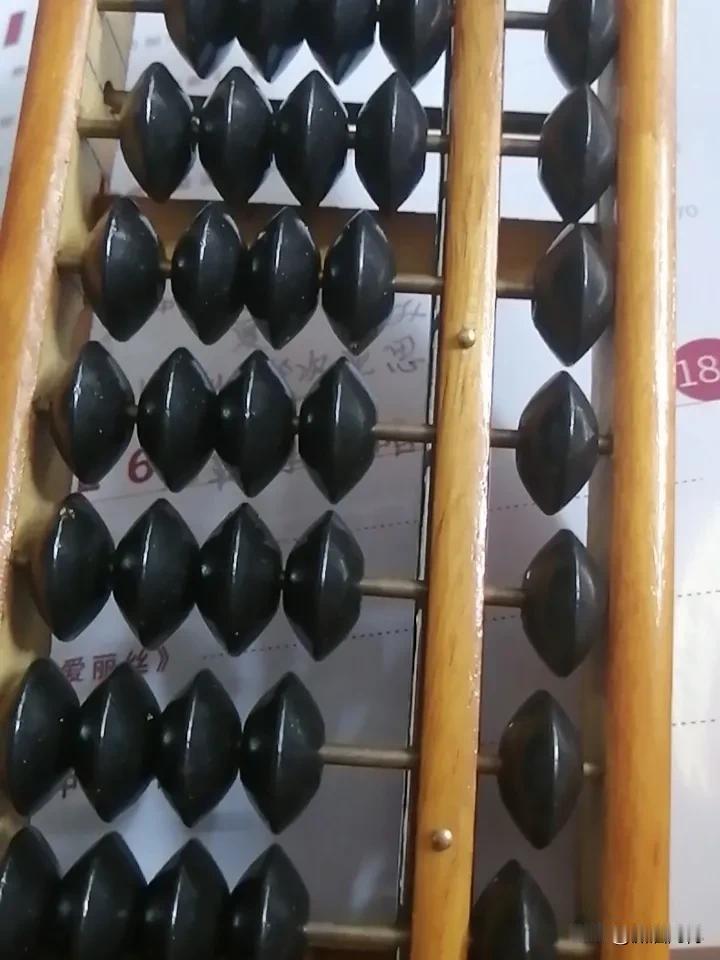 在日本，算盘更受老师和同学们的喜欢。因此我们还要加强算盘教学。