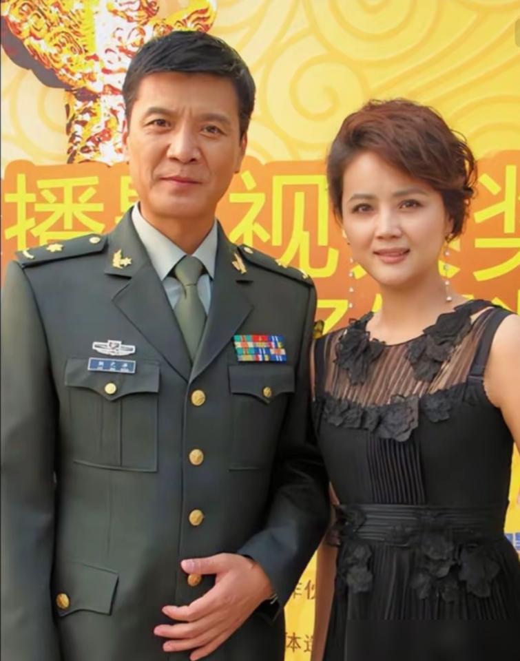 刘之冰，这个继父当得，硬是把亲妈都“震”住了。女儿奚望离婚传闻四起，他没劝，没拉