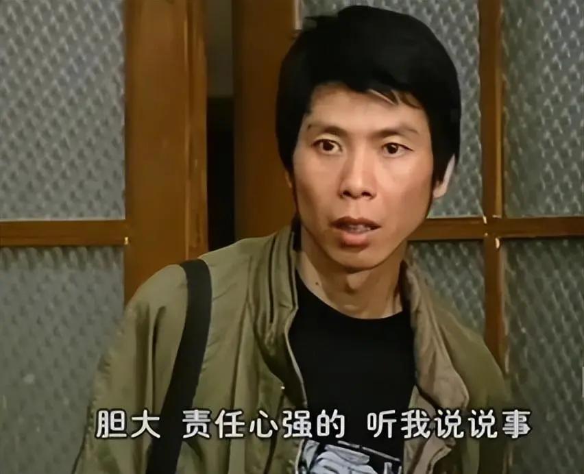 在电视剧《编辑部的故事》里，冯小刚登场饰演了一个角色。该角色宣称有颗星星即将撞击