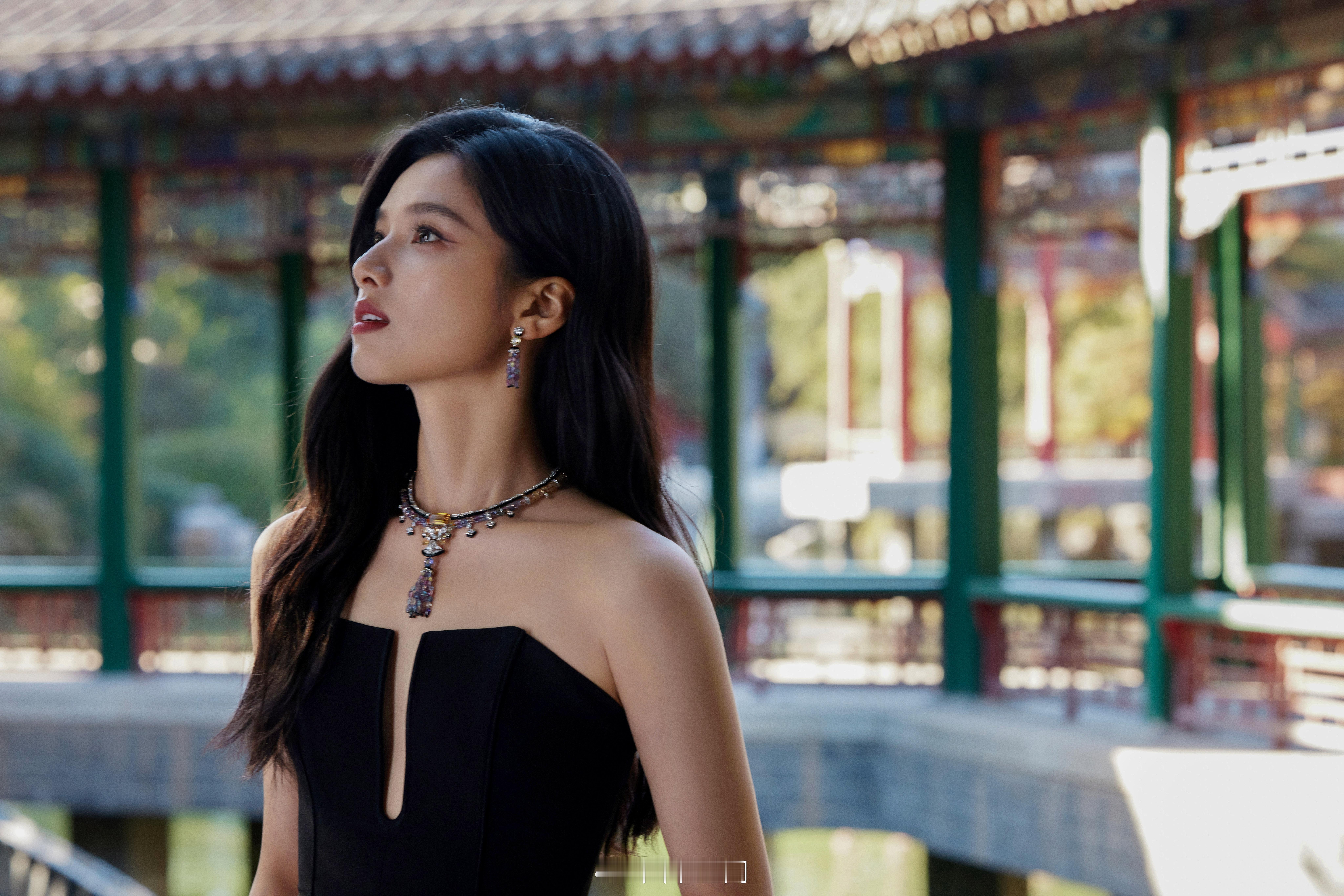 张婧仪 