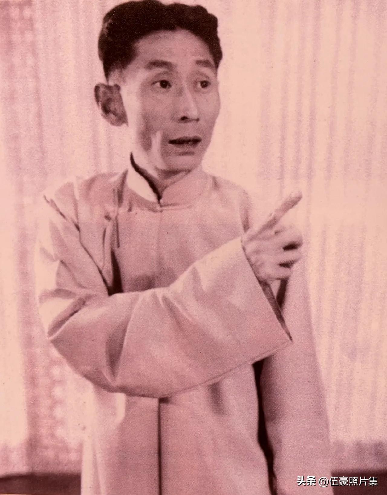 1952年9月马三立参加第二届中国人民赴朝慰问团，任第六分团演出队副队长。当时前