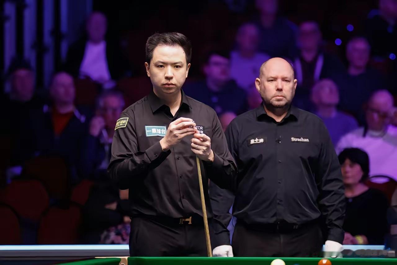 刚刚结束的一场斯诺克威尔士公开赛32进16轮次的比赛，率先登场的中国球员肖国栋在