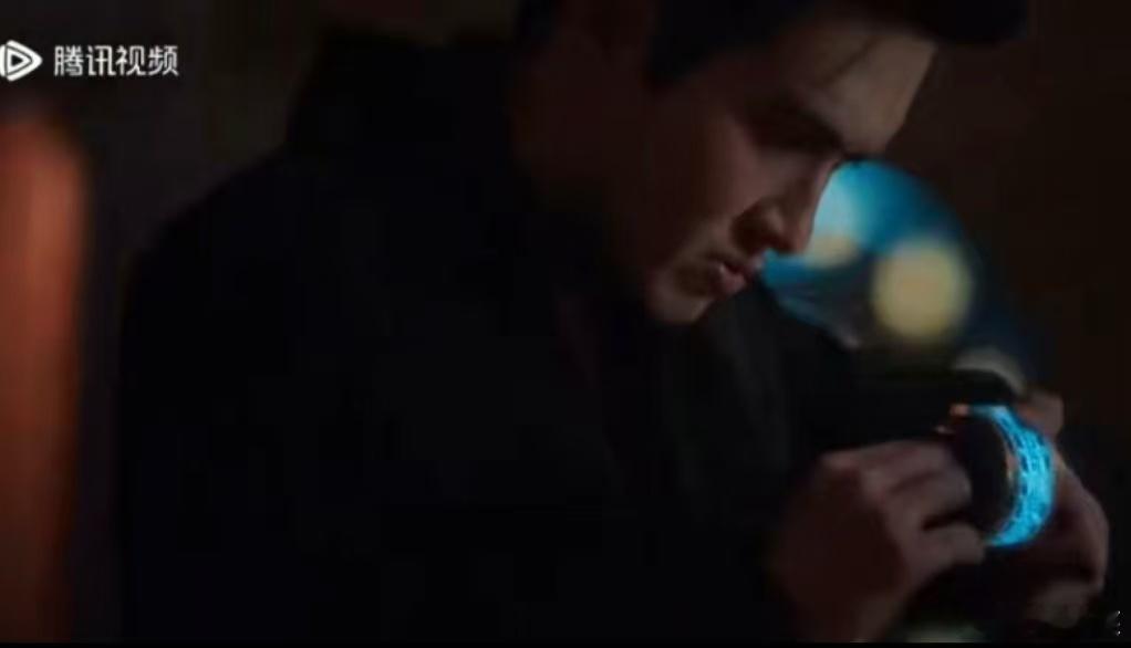 哑舍 想要毕之同款手镯 毕之的手镯简直是梦幻神器！一调坐标就能带你去任意时空，想