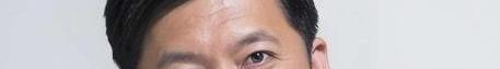 当年导演把《亮剑》的剧本递到何政军手里，指着一身笔挺军装的楚云飞说：这个角色归你