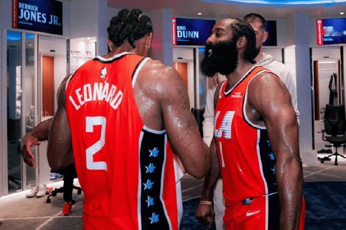 你敢信？
哈登+伦纳德这组合，强出天际，要是这两人，早5年，在一起合作，那就太棒