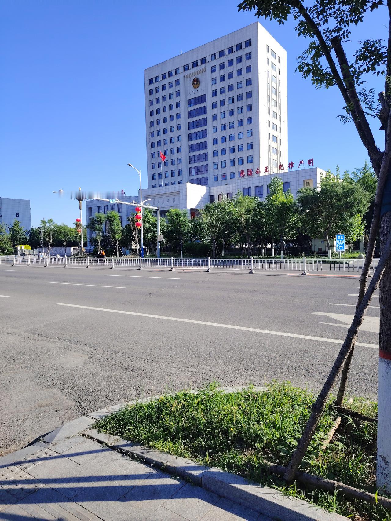 有它在就可保一方平安，公安局为人民服务的地方。