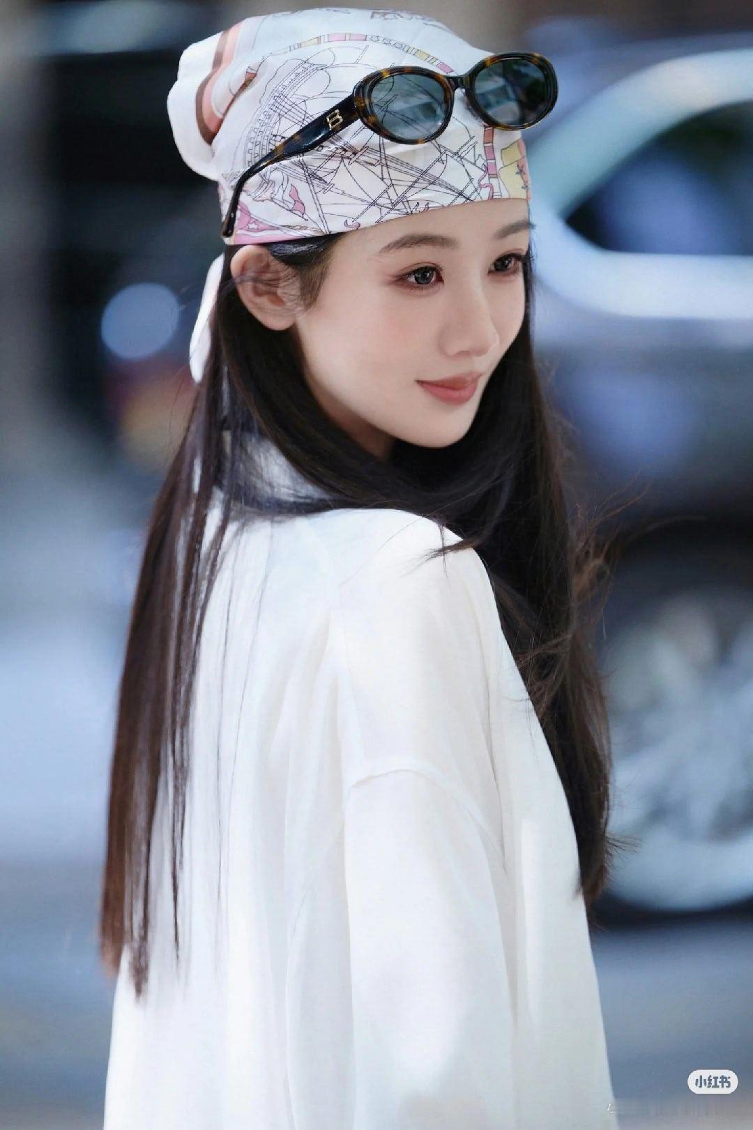 杨紫  中午好 