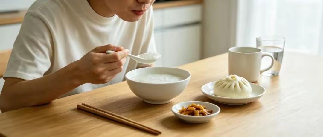 早饭拖到中午，晚饭拖到半夜？3万人研究：寿命可能悄悄少2年多

你几点吃第一口饭