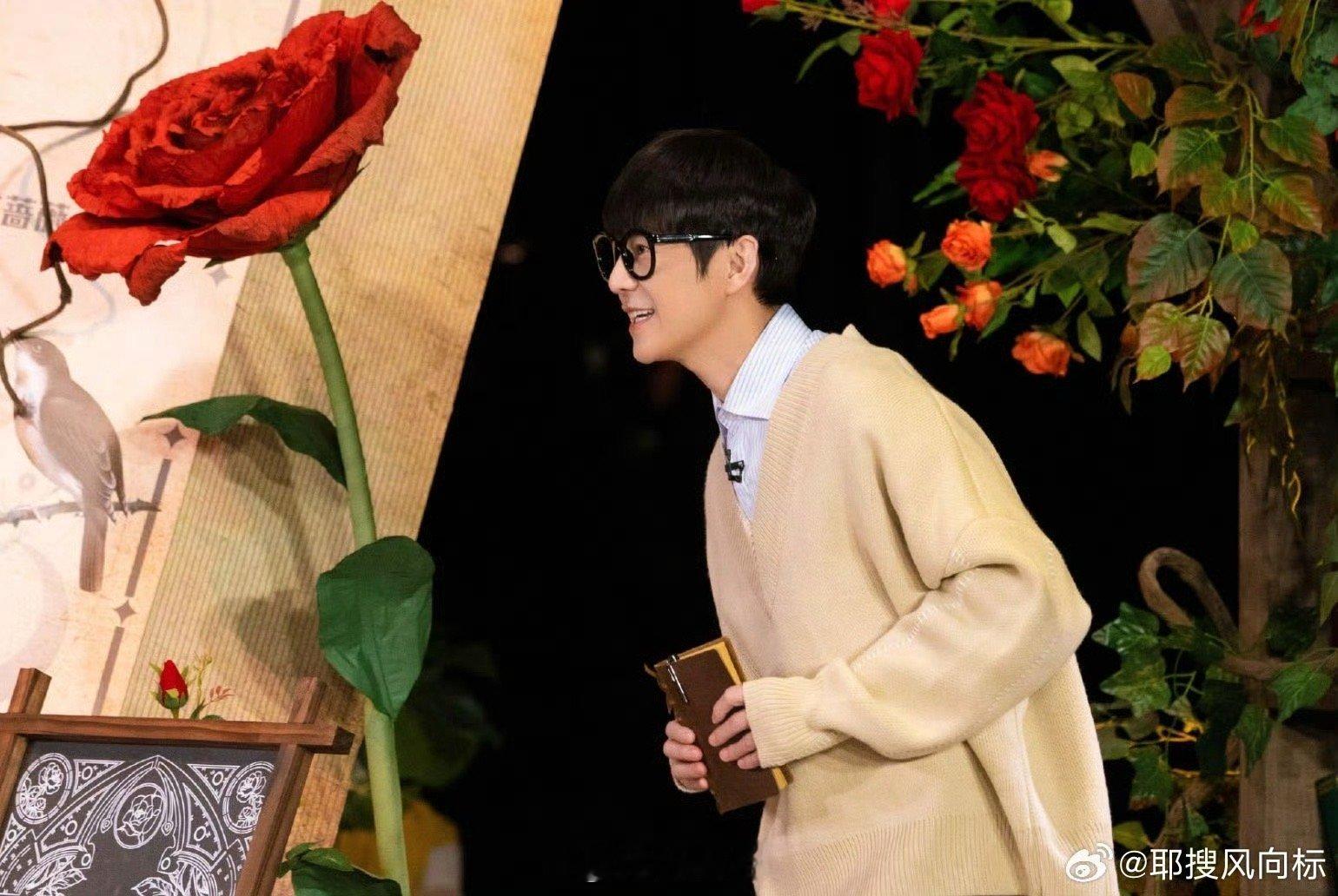 何老师这一幕好像小王子大侦探 他的歌声里有B612星球的纯净，凝视中有治愈宇宙的