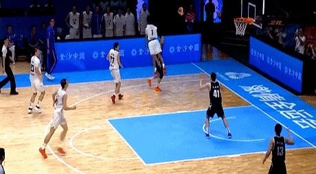 “小胡金秋”+“小赵继伟”的组合，居然把上海队打成了背景板。

昨晚杭州球馆，广