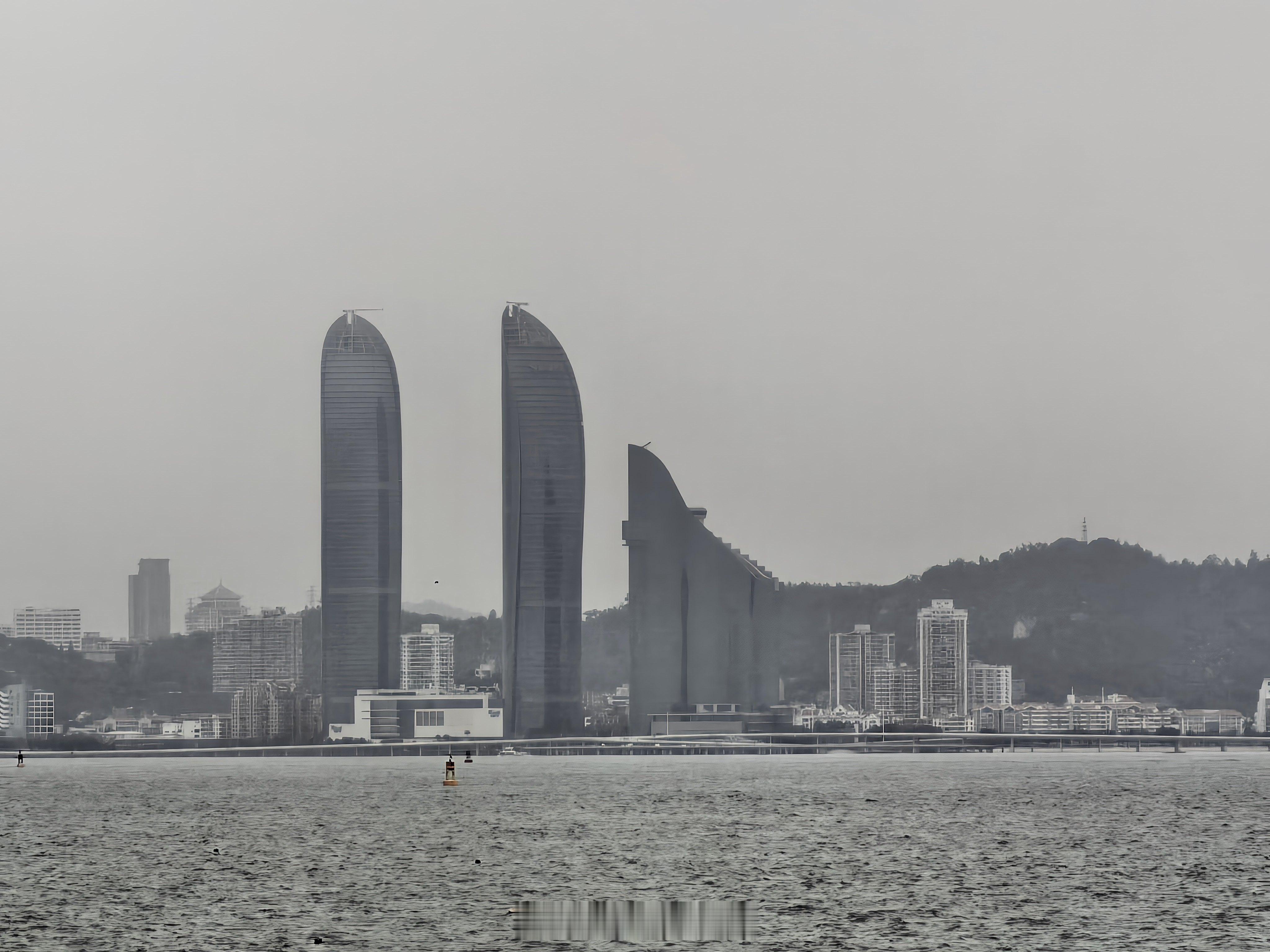 前几天看了一款车还没有发布的大五座车型，我相信任何人看我都有一个购买欲望，纯电架