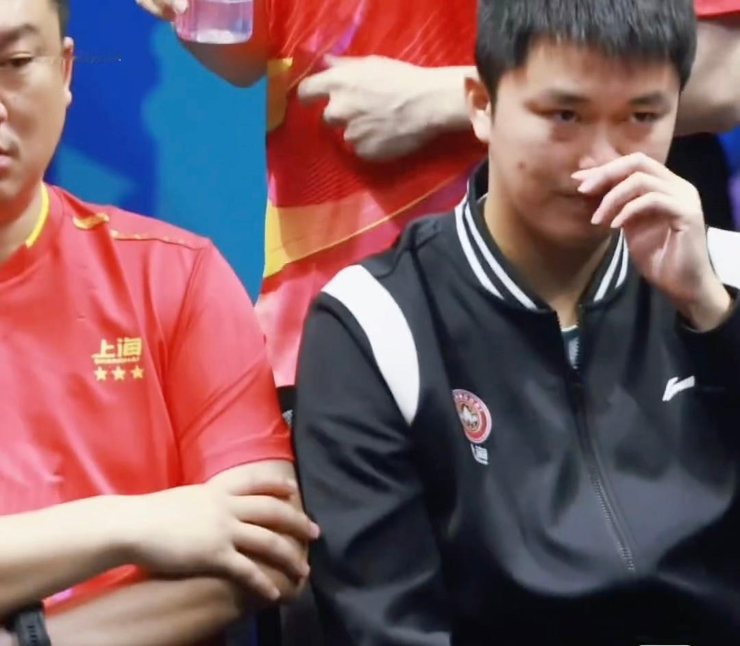 嚼嚼嚼～吃香蕉🍌 