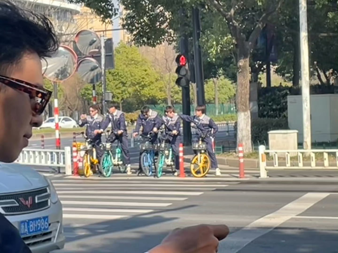 赵一博两周年快乐  赵一博骑着单车的10位炸街猛男 赵一博骑着单车的10位炸街猛