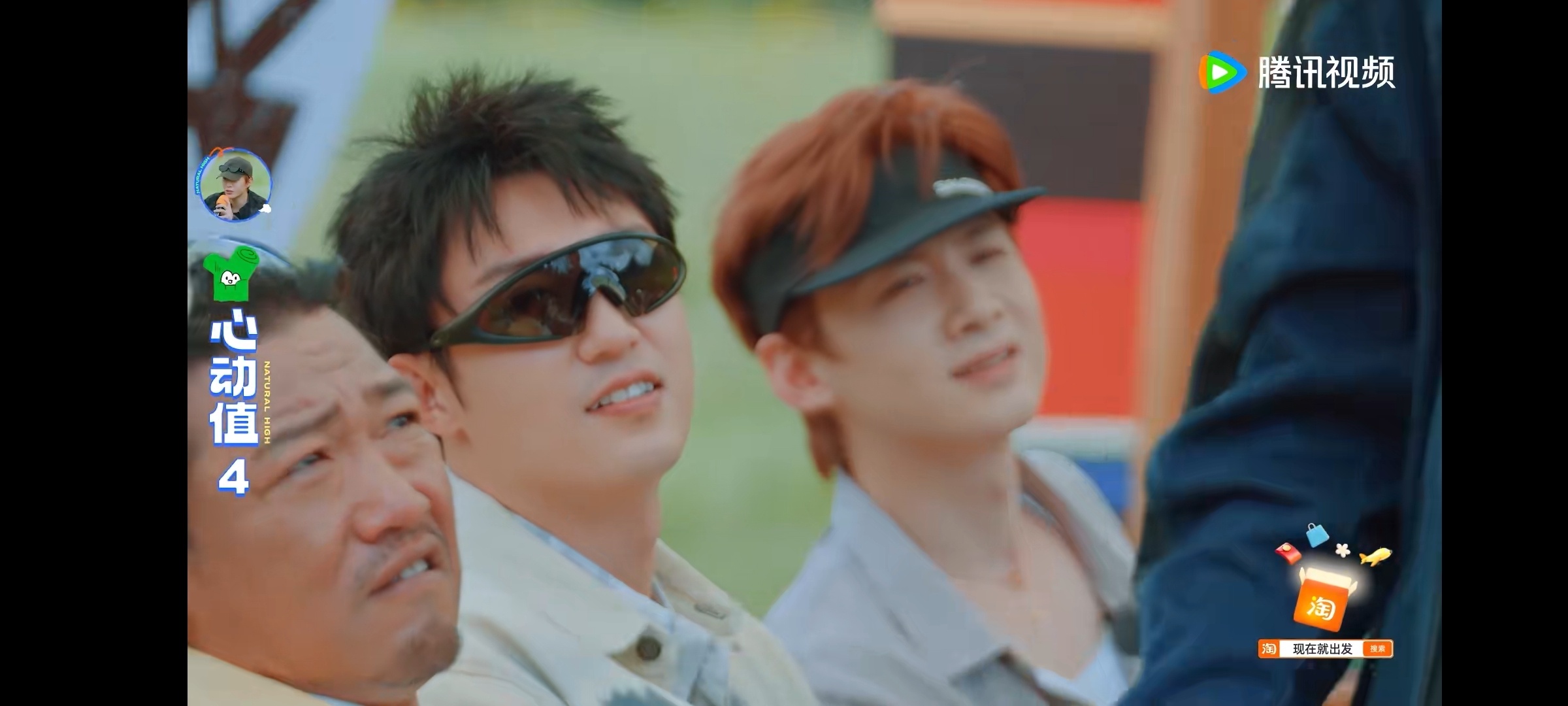 范丞丞唱着唱着亲了沈腾一口哈哈哈哈哈哈哈哈我受不了了，范丞丞亲完沈腾之后，贾冰黄