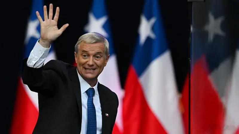 智利选举卡斯特为总统，政治立场急剧右倾何塞·安东尼奥·卡斯特，周日赢得了智利总统