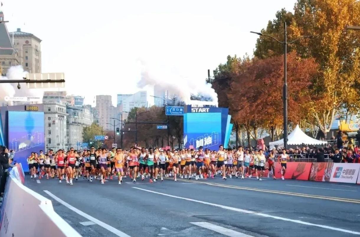 国内最难中签马拉松即将出签！
2026上海马拉松，中签率或将低至6%，报名人数直